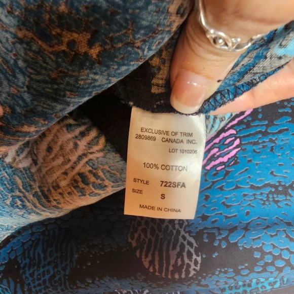 White Cross Scrub Top Womens Blue Hearts Size S VNeck Stretch SidePanels 2 Pkts - Picture 8 of 9